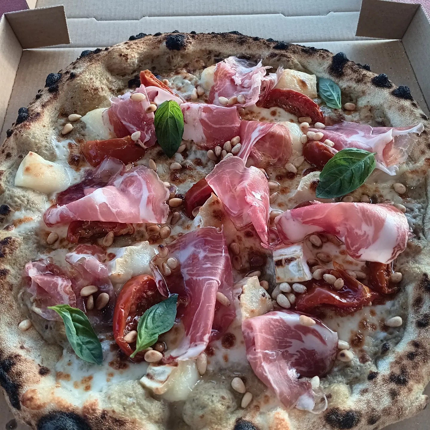 Pizza italienne artisanale avec pâte maturée 78 heures