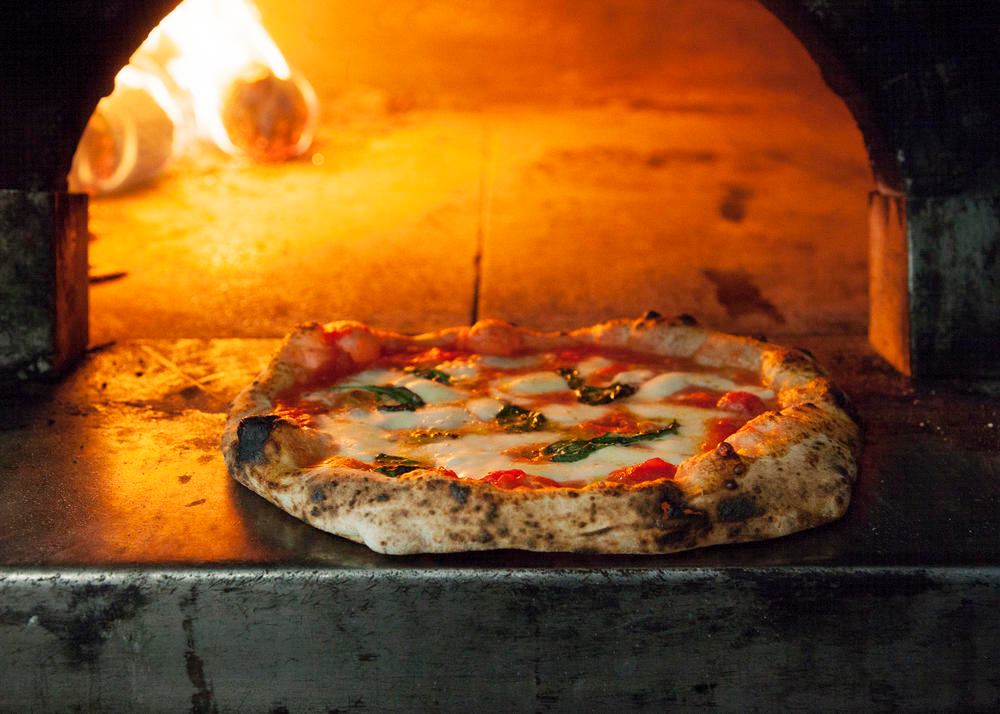 Spécialité de pizza napolitaine artisanale à emporter à Pornic